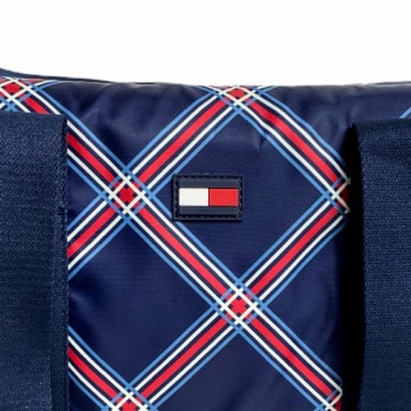 NWT TOMMY HILFIGER WEEKENDER BAG - Picture 13 of 16